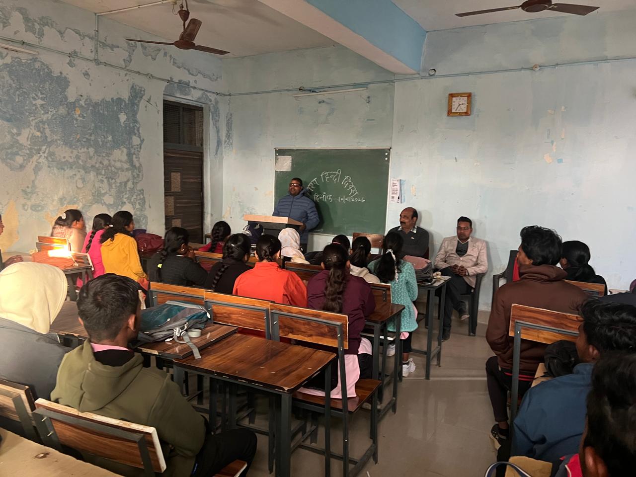 शासकीय रेवती रमण मिश्र स्नातकोत्तर महाविद्यालय मेंविश्व हिंदी दिवस पर किया गया कार्यक्रम