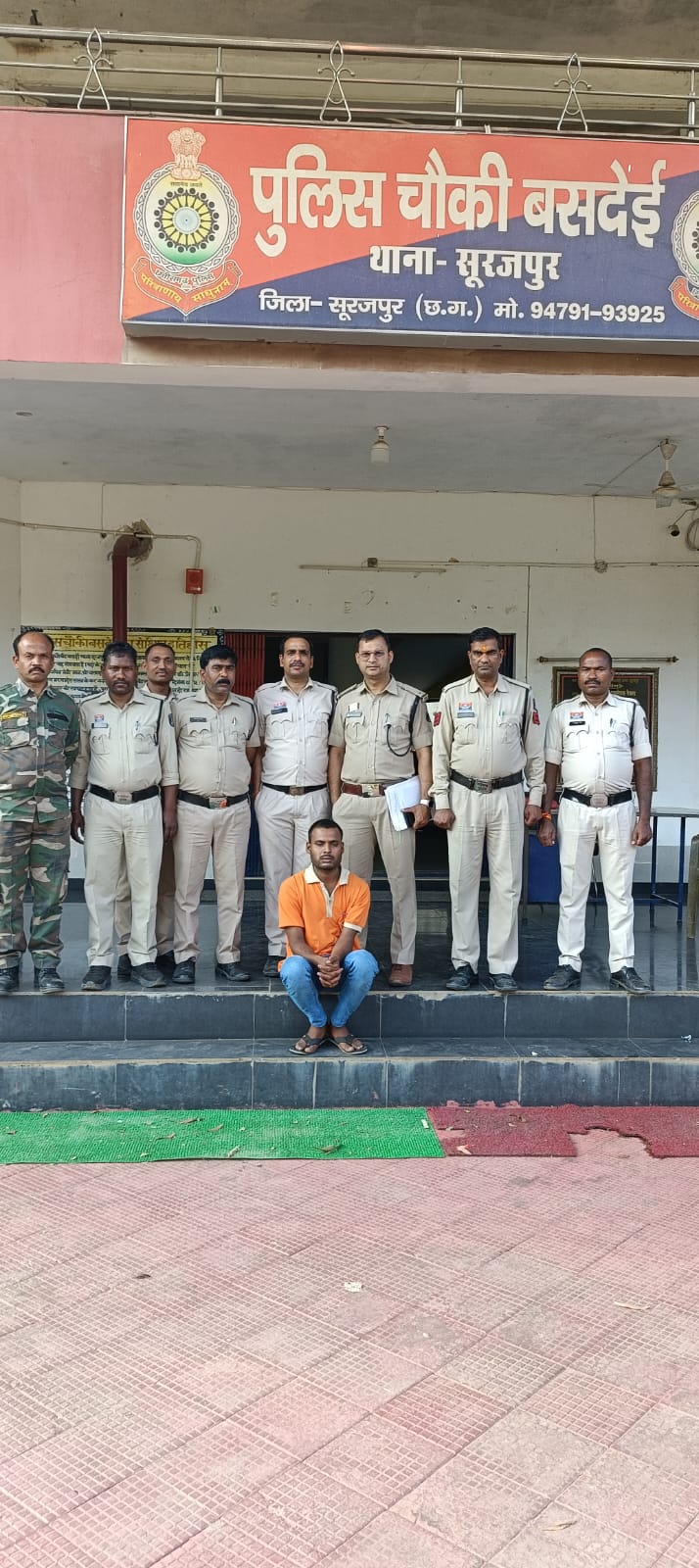 सरकारी रिकॉर्ड जलाने और मारपीट का आरोप: युवक गिरफ्तार, कोर्ट में पेश