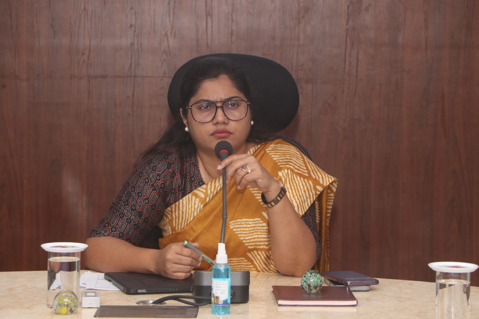 सीएम हेल्पलाइन के प्रकरणों पर कलेक्टर की सीधी नजर, गुणवत्तापूर्ण समाधान के निर्देश
